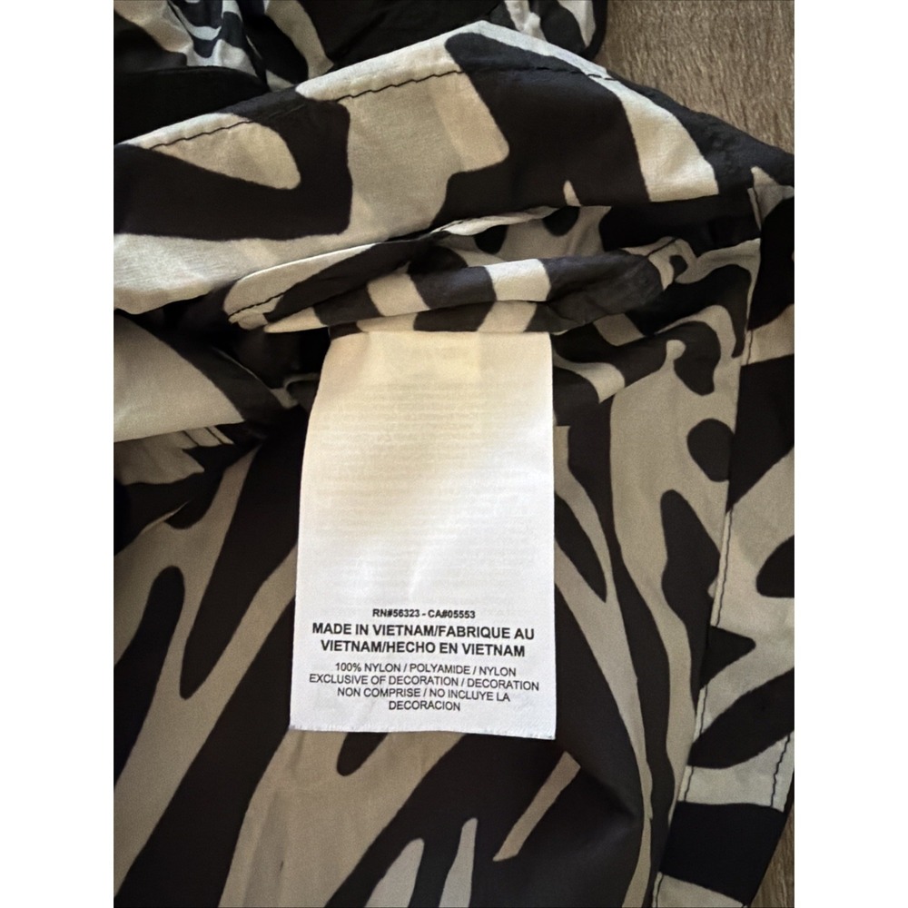 New NIKE Palm Impossibly Light Women's Running Jacket Black 803591-010 M‎ - Picture 6 of 11